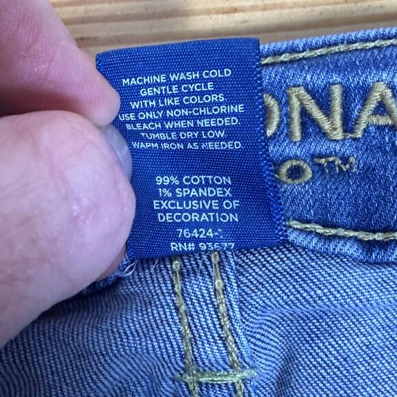 ARIZONA Jean Company Blue Jean Denim Shorts, Size 11 - Picture 3 of 7